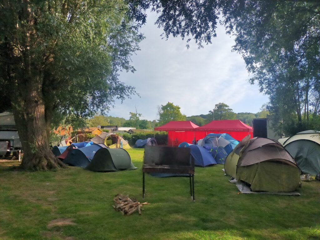 Emplacements spacieux pour tentes, Domaine du Ranch Car, camping au cœur du Pas-de-Calais