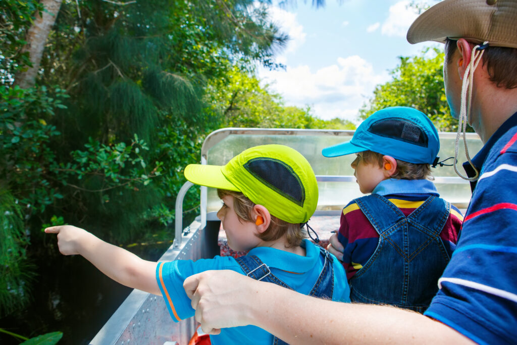 Balade en bateau, Loisirs & divertissements à proximité du Domaine du Ranch Car, camping à Eperlecques