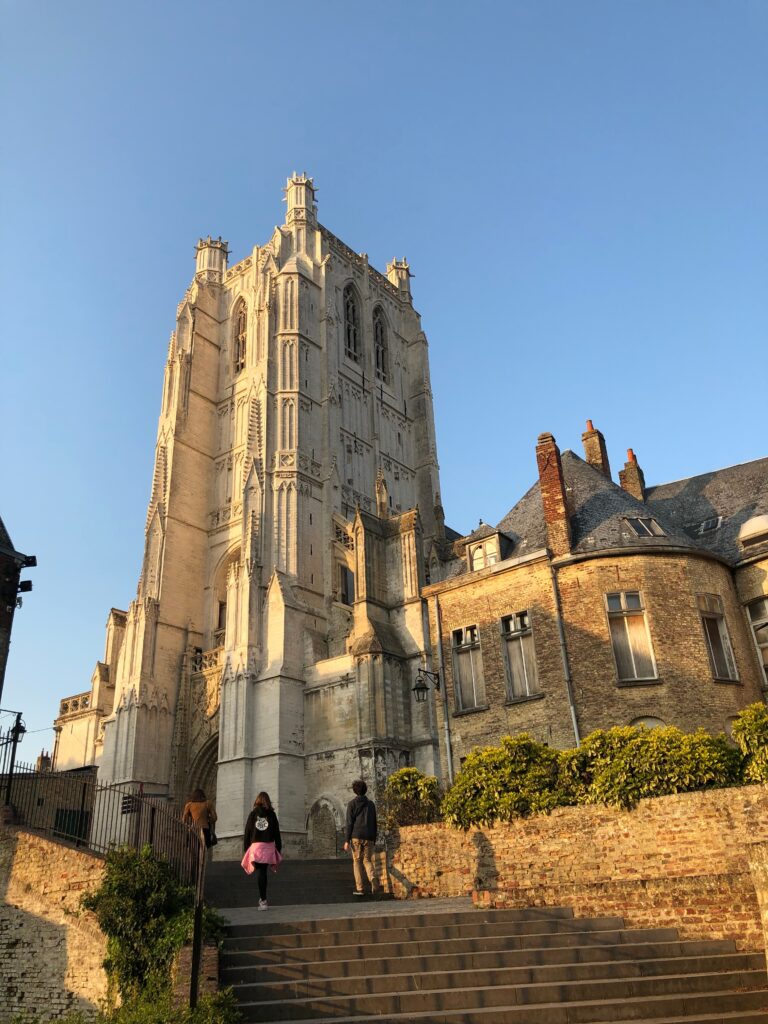 La Cathédrale de Notre Dame de Saint Omer dans les Hauts-de-France